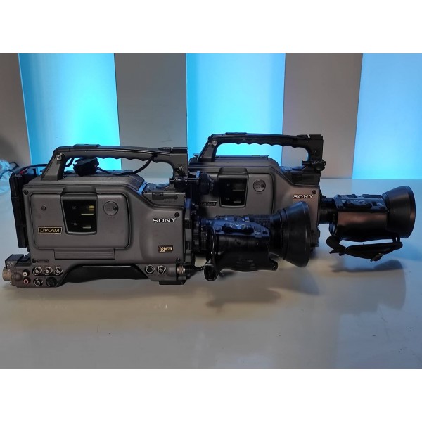 Vintage Sony DSR-300AP DVCAM 16:9 Digital Camcorder - 1999